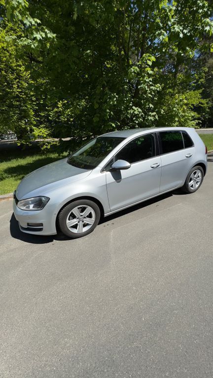 Grau Gebraucht 2013 VW Golf VII Comfortline Limousine | 11.300 € (Fairer Preis) - Bild 1/4
