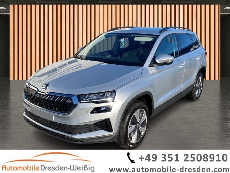 Silber brilliantsilber metallic (metallic) Gebraucht 2024 Skoda Karoq Executive SUV | 28.980 € (Guter Preis) - Bild 1/4
