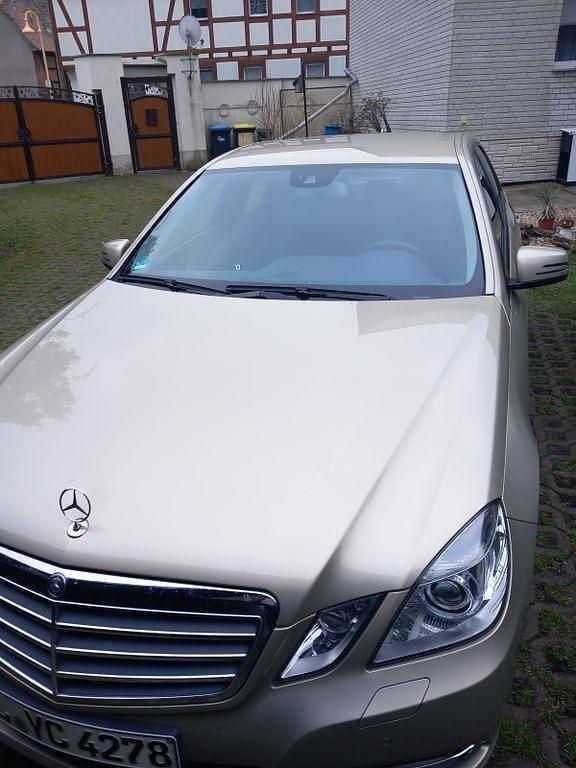 Gebraucht Mercedes 200 184 PS (135 kW) 2011 Gold Limousine