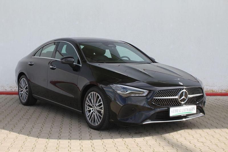 191u kosmosschwarz metallic Gebraucht 2024 Mercedes CLA180 Progressive Limousine | 28.850 € (Guter Preis) - Bild 1/4