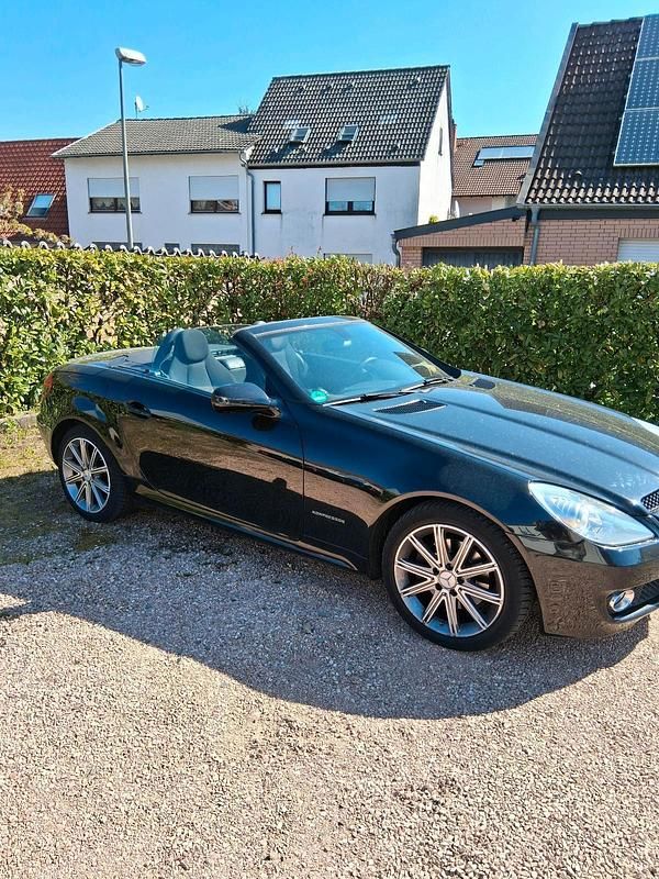 Second-hand Mercedes SLK200 163 CP (119 kW) 2008 Negru Cabrio