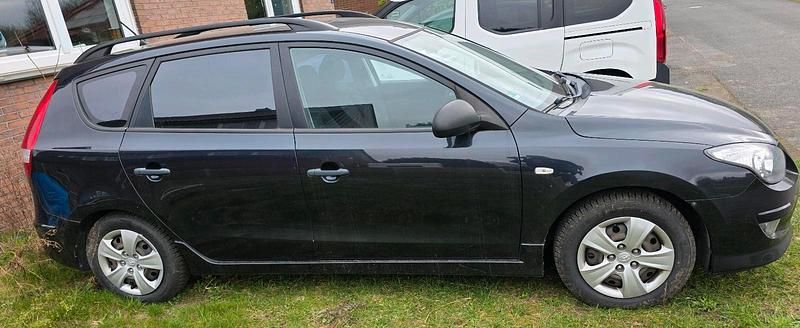 Gebraucht Hyundai i30 90 PS (66 kW) 2011 Schwarz Kombi