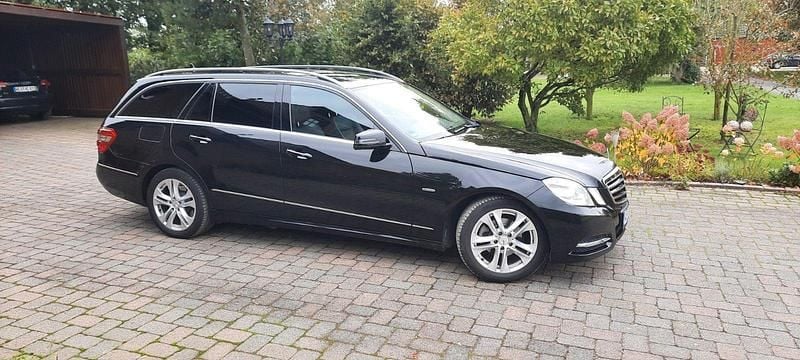Gebraucht Mercedes E200 Avantgarde 184 PS (135 kW) 2011 Schwarz Kombi