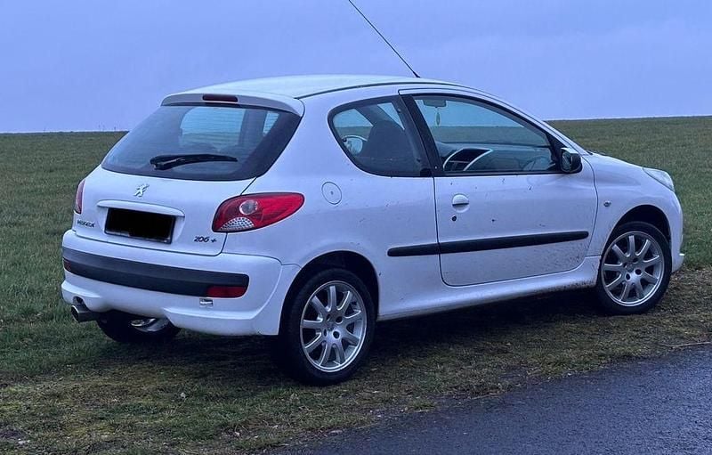 Gebraucht Peugeot 206+ Sport 60 PS (44 kW) 2010 Weiß Kleinwagen