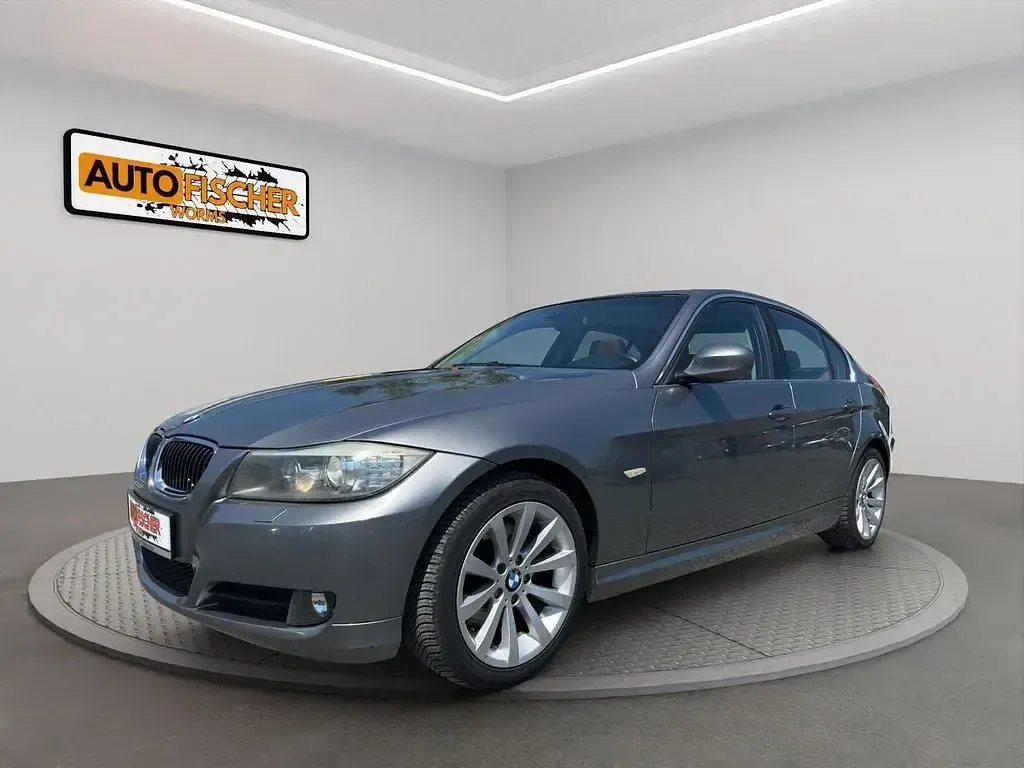 Gebraucht BMW 325 Sport Line 271 PS (199 kW) 2009 Spacegrau Limousine