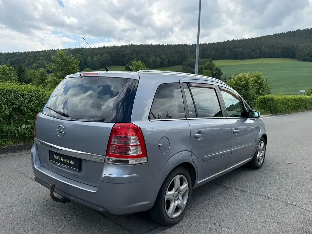Gebraucht Opel Zafira Innovation 150 PS (110 kW) 2008 Silber Van / Kleinbus