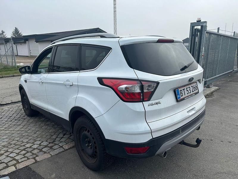 Gebraucht Ford Kuga Trend 120 PS (88 kW) 2017 Weiß SUV