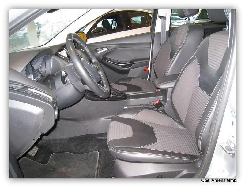 Gebraucht Ford Focus Titanium 125 PS (91 kW) 2018 Silber Limousine