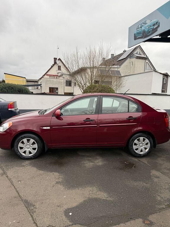 Gebraucht Hyundai Accent 75 PS (55 kW) 2009 Rot Limousine