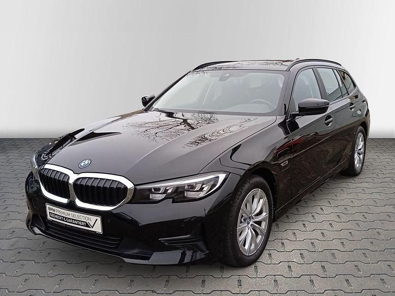 Gebraucht BMW 320e Advantage 163 PS (119 kW) 2022 Schwarz Kombi