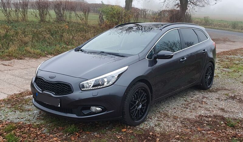 Schwarz Gebraucht 2013 Kia Ceed Sportswagon Spirit Kombi | 8.300 € (Fairer Preis) - Bild 1/4
