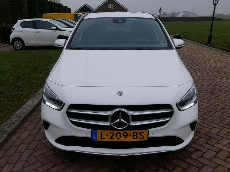 Gebraucht Mercedes B200 150 PS (110 kW) 2021 Weiß Van / Kleinbus