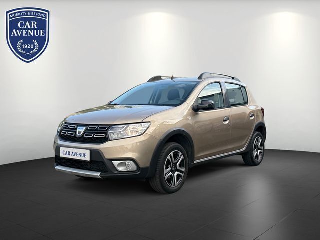 Beige (dünenbeige (beige)) Gebraucht 2019 Dacia Sandero Celebration Kleinwagen | 10.980 € (Fairer Preis) - Bild 1/4