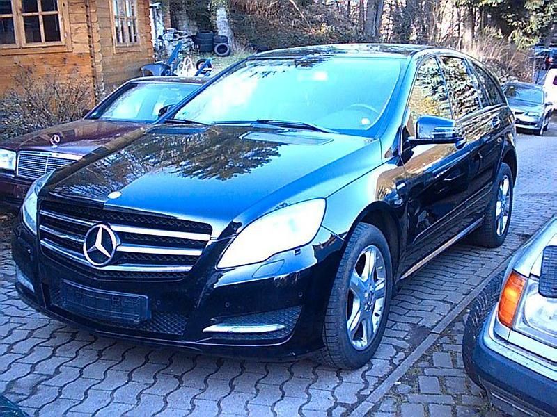 Gebraucht Mercedes R300 190 PS (139 kW) 2011 Schwarz Van / Kleinbus