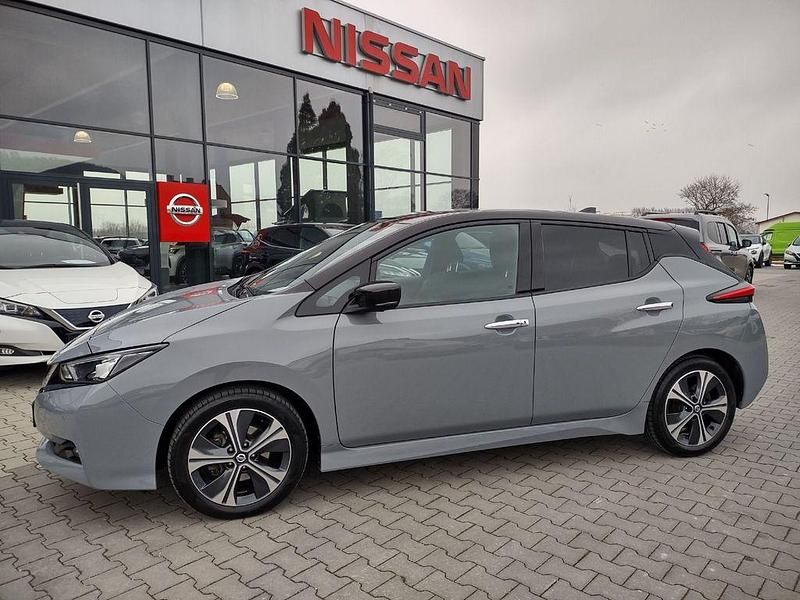 Gebraucht Nissan Leaf N-Connecta 110 kW (150 PS) 2022 Ceramic grey / black (metallic) Kleinwagen