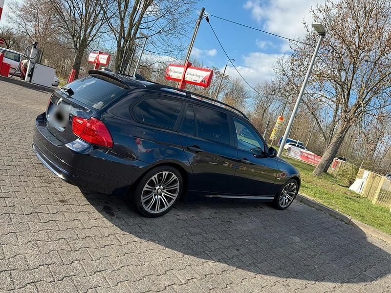 Gebraucht BMW 320 177 PS (130 kW) 2009 Blau Kombi