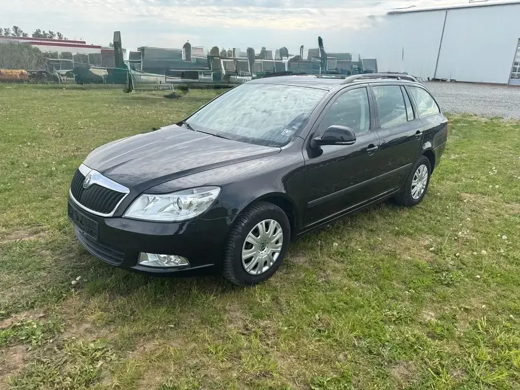 Gebraucht Skoda Octavia Ambition 105 PS (77 kW) 2012 Schwarz Kombi