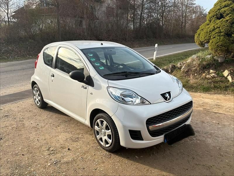 Gebraucht Peugeot 107 68 PS (50 kW) 2010 Weiß Kleinwagen