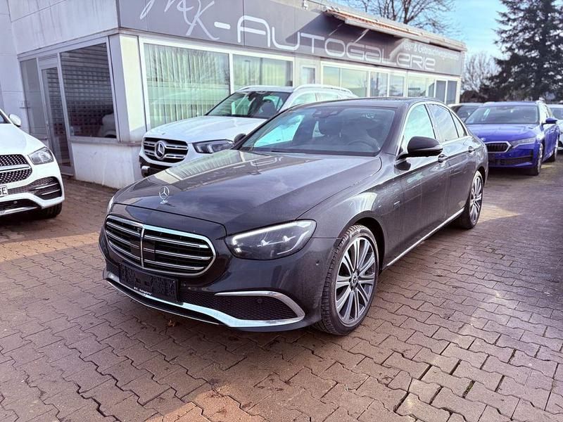 Schwarz Gebraucht 2021 Mercedes E300 Limousine | 25.990 € (Teuer) - Bild 1/4