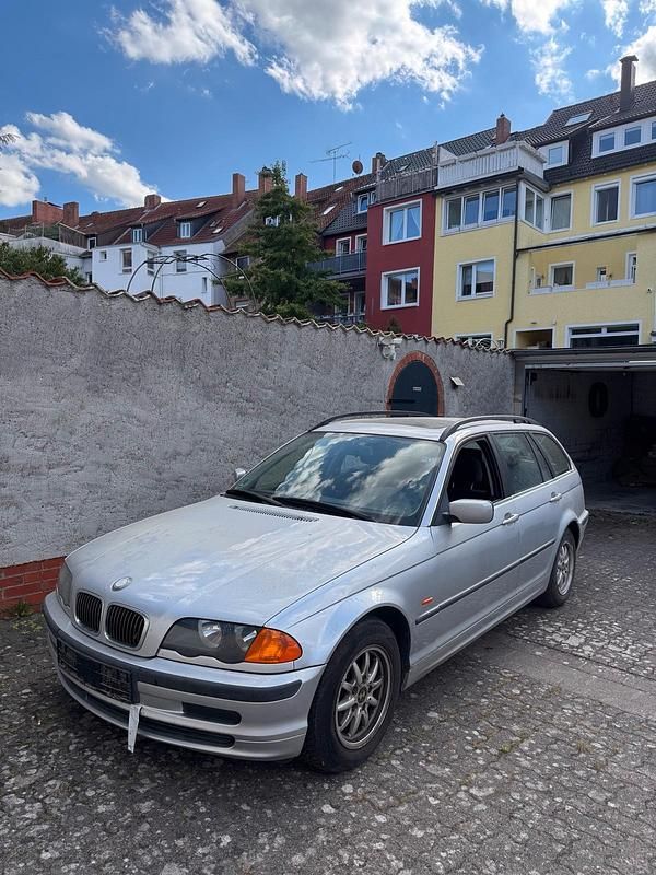 Silber Gebraucht 2000 BMW 320 Kombi | 1.600 € - Bild 1/4