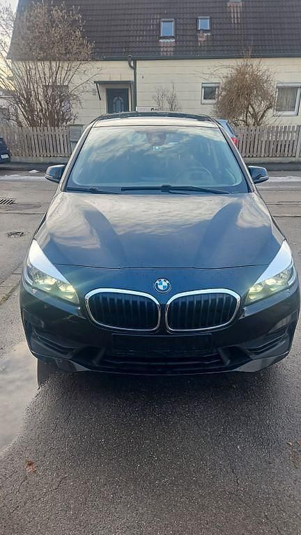 Schwarz Gebraucht 2020 BMW 220 Gran Tourer Van / Kleinbus | 16.800 € (Guter Preis) - Bild 1/4