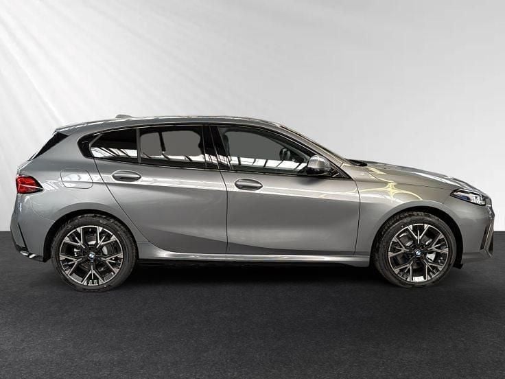 Neu BMW 118 M Sport 150 PS (110 kW) 2026 Skyscraper grau metallic Kleinwagen