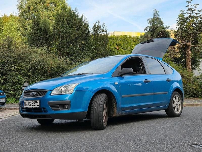 Blau Gebraucht 2005 Ford Focus Kleinwagen | 1.300 € (Guter Preis) - Bild 1/4