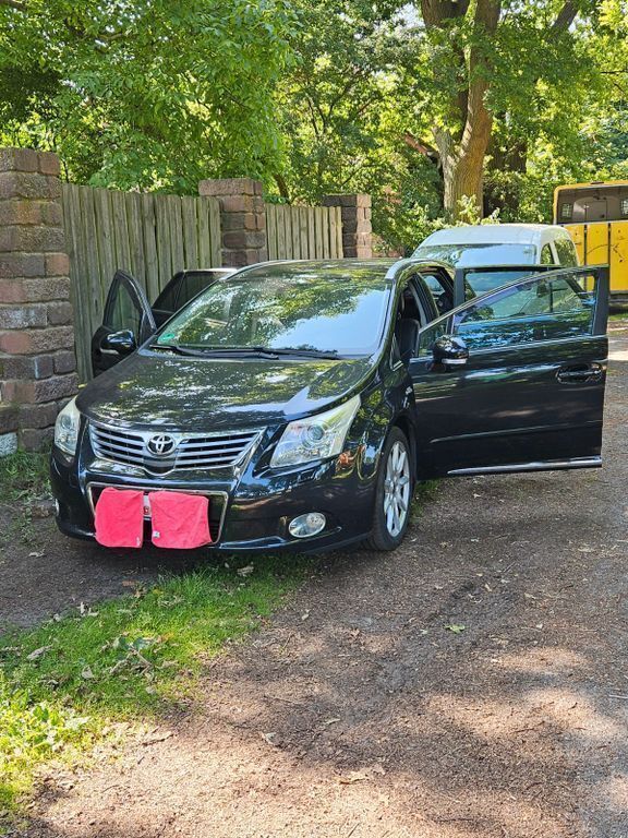 Schwarz Gebraucht 2010 Toyota Avensis Executive Kombi | 5.499 € (Superpreis) - Bild 1/4