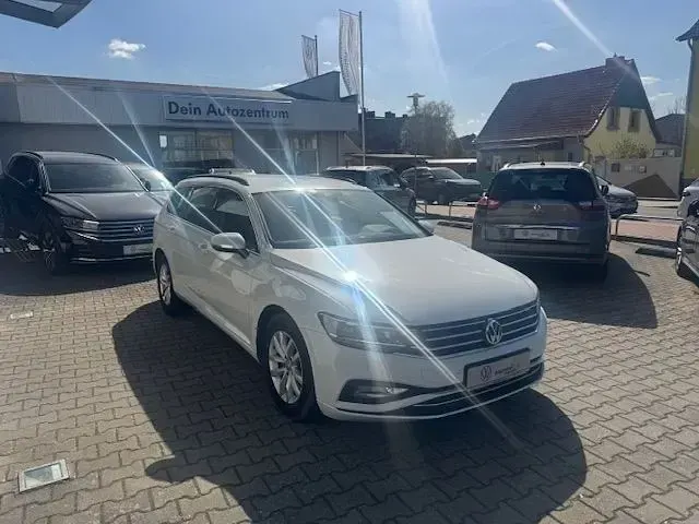 Gebraucht VW Passat Business 150 PS (110 kW) 2019 Pure white Kombi