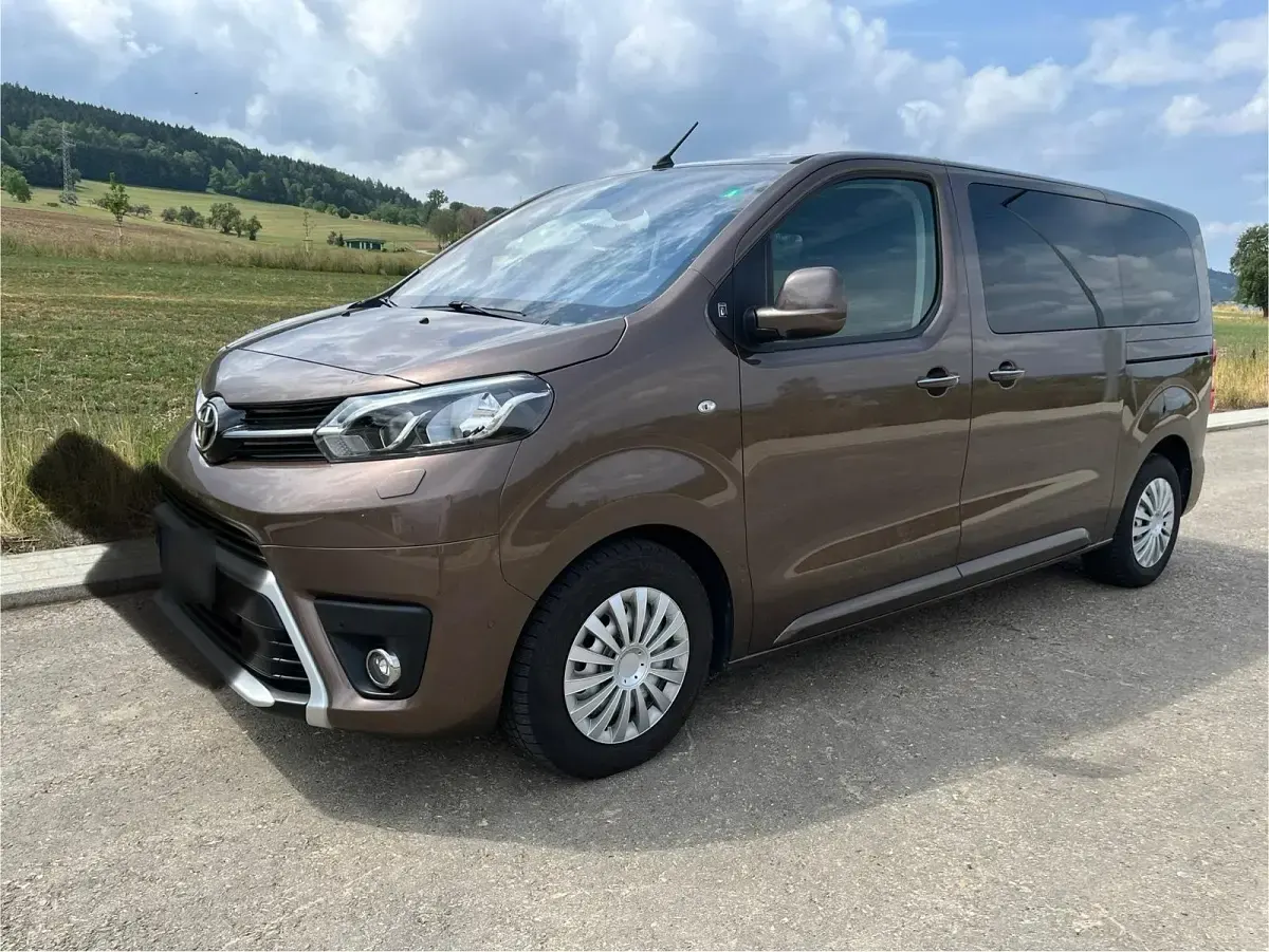 Gebraucht Toyota Proace Verso 177 PS (130 kW) 2018 Braun Kombi