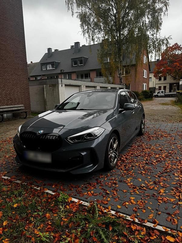 Grau Gebraucht 2019 BMW 1M M Sport Coupé | 18.900 € - Bild 1/4