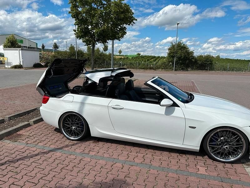 Weiß Gebraucht 2009 BMW 335 Cabriolet Performance Cabrio | 21.750 € (Teuer) - Bild 1/4