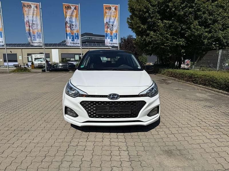 Weiß Gebraucht 2019 Hyundai i20 Active Kleinwagen | 7.999 € (Guter Preis) - Bild 1/4