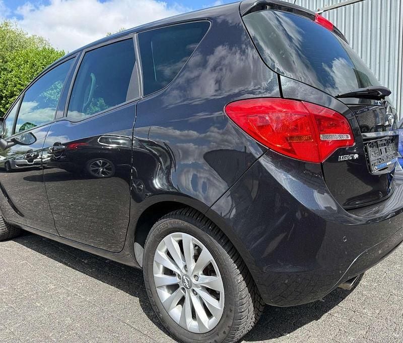 Second-hand Opel Meriva Active 140 CP (102 kW) 2013 Negru Monovolum
