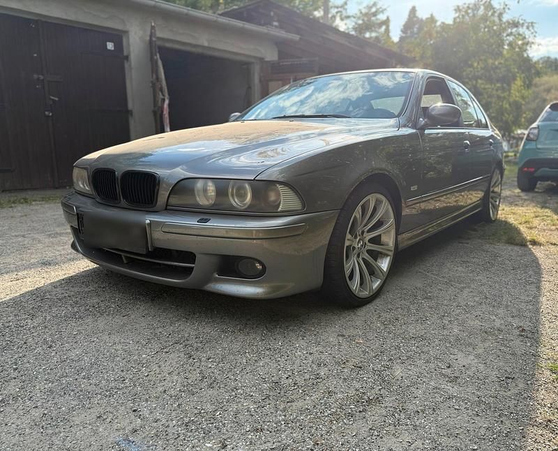 Grau Gebraucht 2002 BMW 520 Limousine | 3.000 € (Fairer Preis) - Bild 1/4