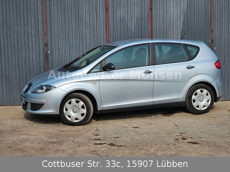 Grau Gebraucht 2009 Seat Altea Comfort Van / Kleinbus | 4.980 € (Teuer) - Bild 1/4