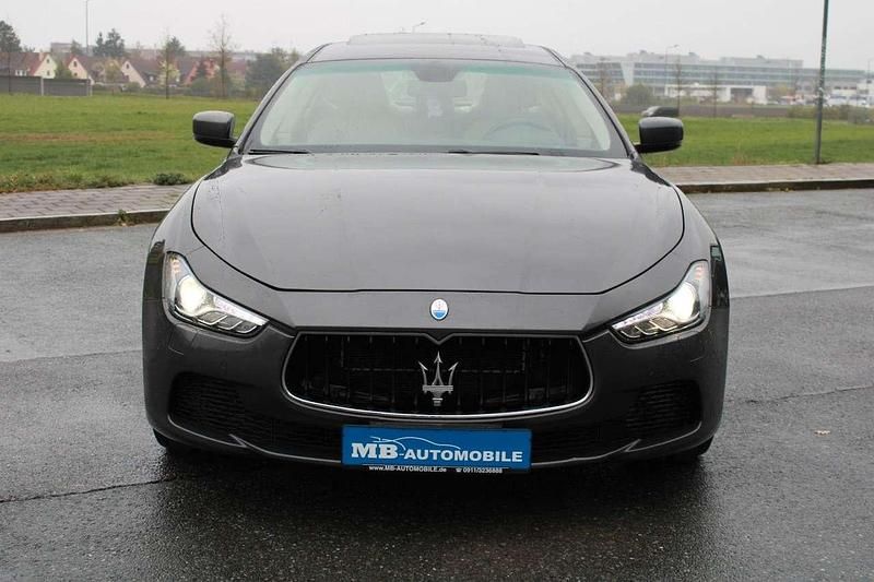 Begagnad Maserati Ghibli 411 HK (302 kW) 2013 Brun Sedan
