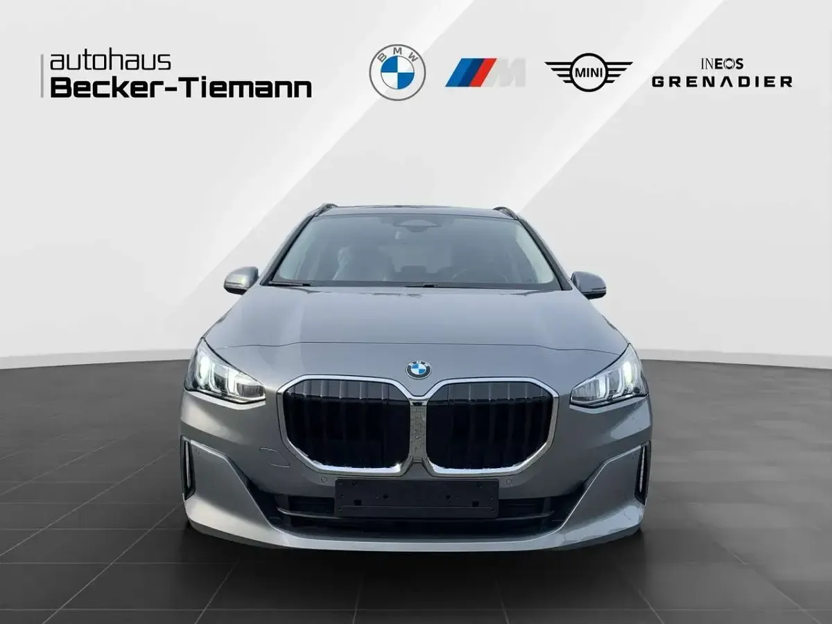 Neu BMW 216 Active Tourer Exclusive 122 PS (89 kW) 2026 Skyscraper grau Van / Kleinbus