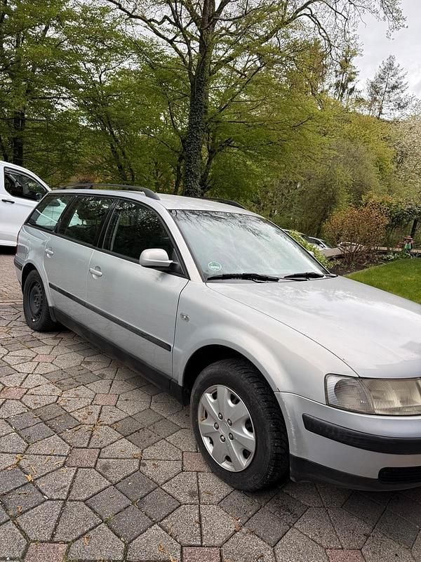 Gebraucht VW Passat 125 PS (91 kW) 2000 Grau Kombi