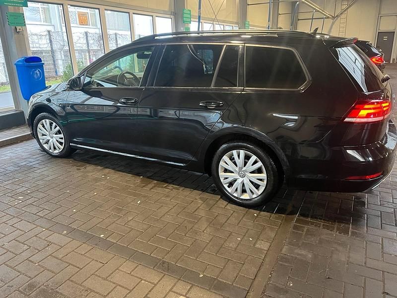 Gebraucht VW Golf VII 115 PS (84 kW) 2018 Schwarz Kombi
