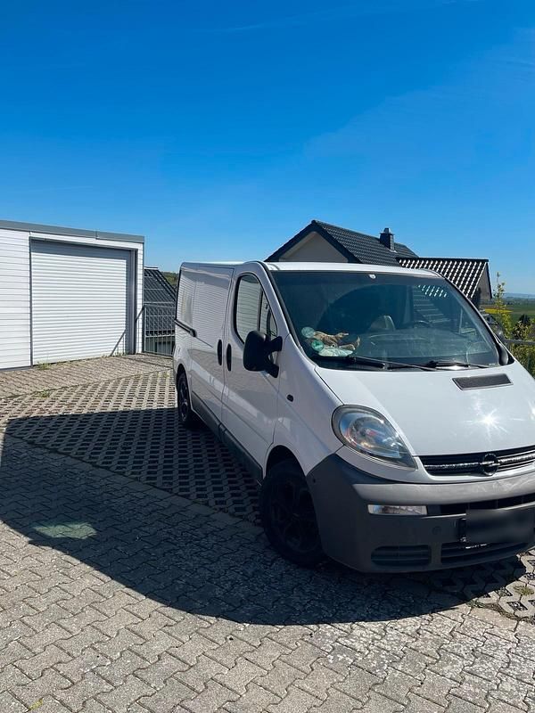 Second-hand Opel Vivaro 100 CP (73 kW) 2006 Alb Monovolum