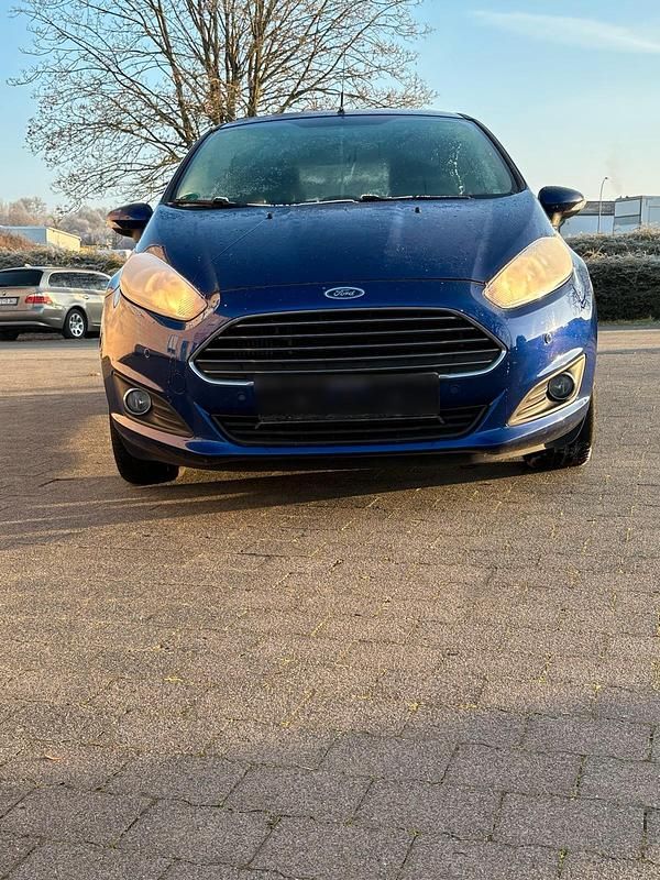 Gebraucht Ford Fiesta 101 PS (74 kW) 2014 Blau Kleinwagen