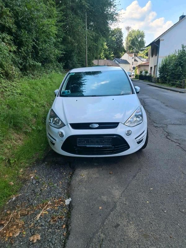 Weiß Gebraucht 2011 Ford S-MAX Van / Kleinbus | 3.999 € (Superpreis) - Bild 1/4