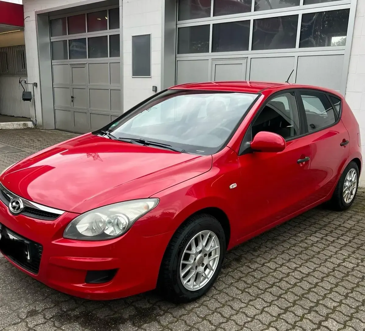 Gebraucht Hyundai i30 84 PS (61 kW) 2010 Rot Limousine