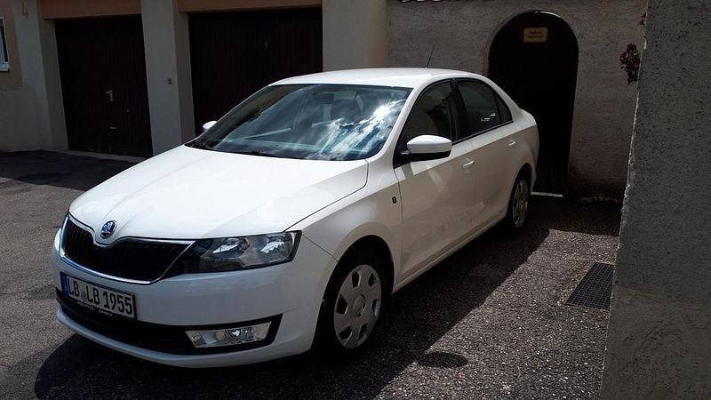 Gebraucht Skoda Rapid Ambition 105 PS (77 kW) 2014 Kleinwagen