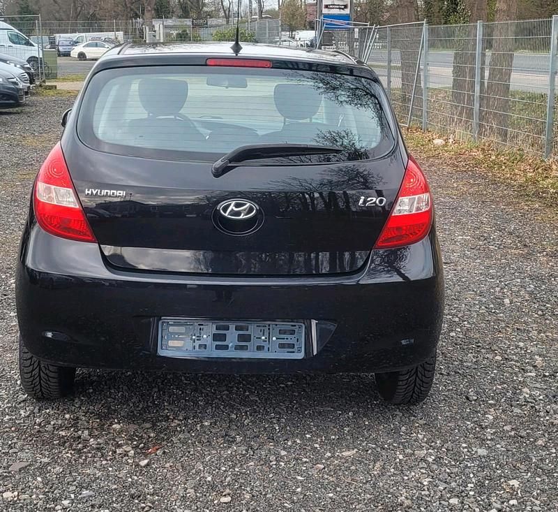 Gebraucht Hyundai i20 Edition 77 PS (56 kW) 2012 Schwarz Kleinwagen