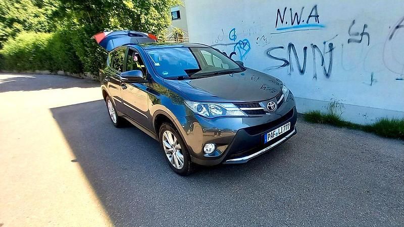 Grau Gebraucht 2013 Toyota RAV4 Travel SUV | 14.500 € (Etwas zu teuer) - Bild 1/4