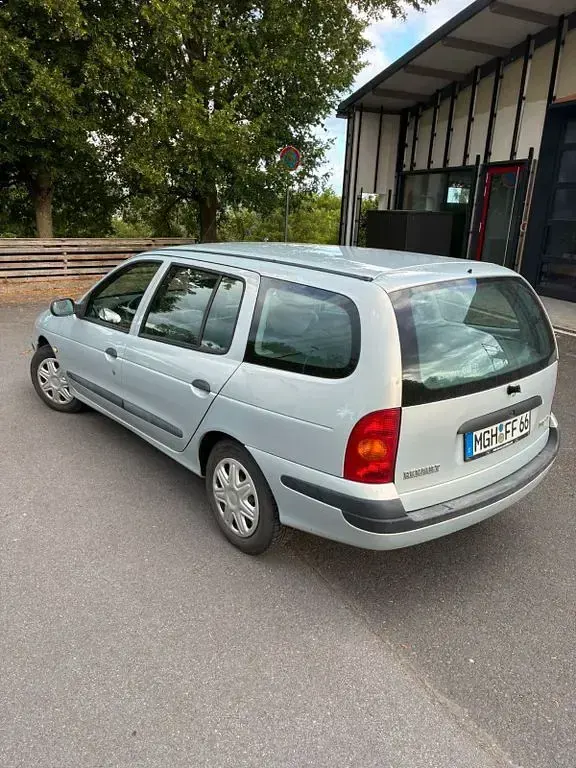Gebraucht Renault Mégane 95 PS (69 kW) 2001 Grau Kombi
