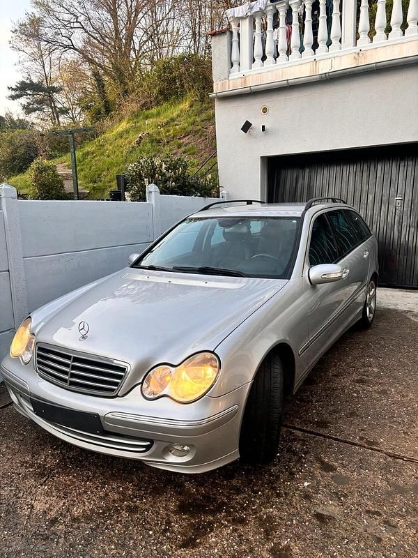 Gebraucht Mercedes C180 143 PS (105 kW) 2005 Grau Kombi