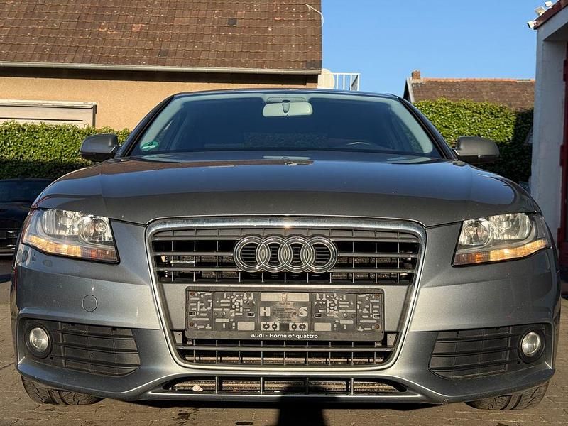 Gebraucht Audi A4 Ambition 160 PS (117 kW) 2011 Grau Limousine